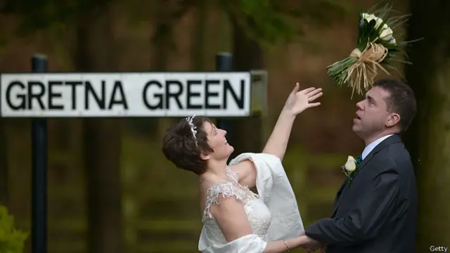 Pareja casandose en Gretna Green