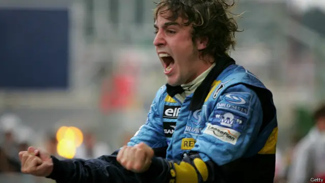 El piloto español conquistó su primer título mundial en 2005 con Renault.