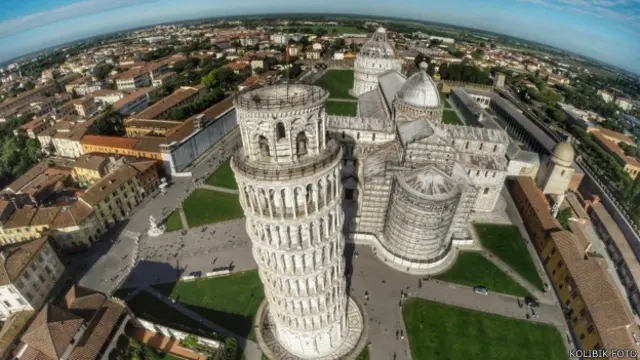 Torre inclinada de Pisa, Italia.