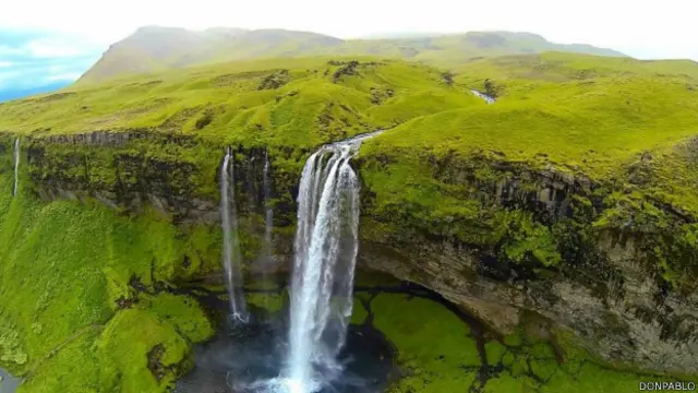 Seljalandsfoss, Islandia.