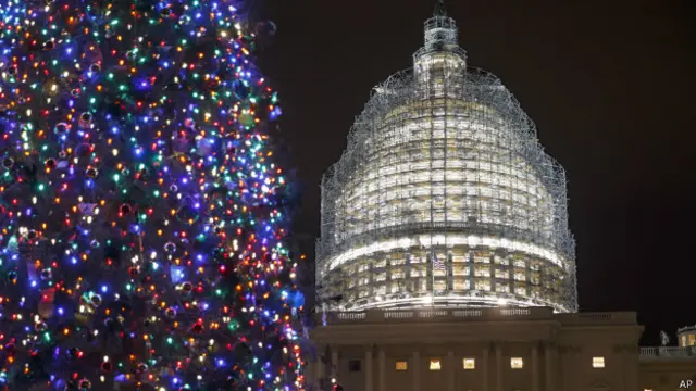 Законопроект был принят за два с половиной часа до истечения крайнего срока