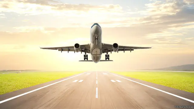 उड़ान को तैयार विमान