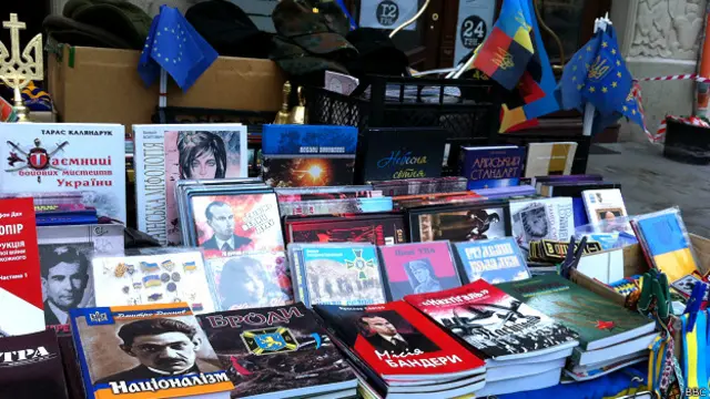 Книжный прилавок в центре Львова