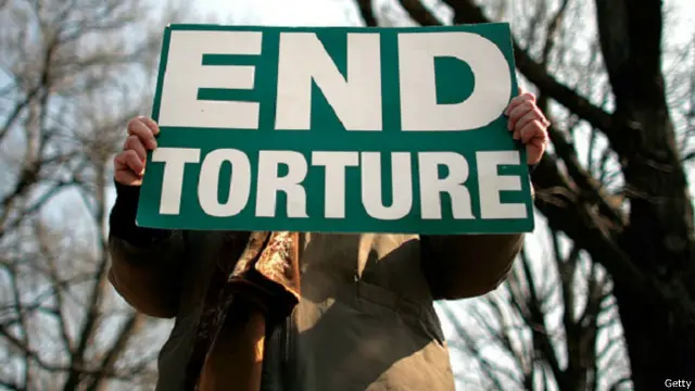 منظمات حقوق الإنسان في بريطانيا تربط بين استخدام أجهزة الاستخبارات للتعذيب وبين تحول كثير من المسلمين من صغار السن إلى التطرف.