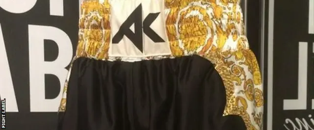 Este es el modelo que Khan utilizó durante un entrenamiento y después donó.