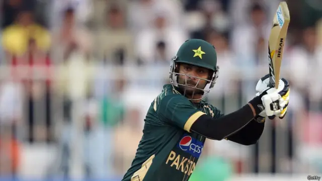 محمد حفیظ کو حال ہی میں ہونے والے کرکٹ ورلڈ کپ کے لیے پاکستانی ٹیم میں بطور بیٹسمین شامل کیا گیا تھا لیکن ان کے زخمی ہونے کی وجہ سے انھیں واپس وطن بھیج دیا گیا