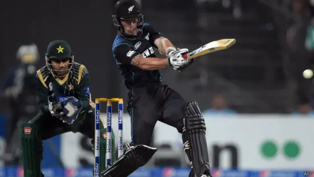 پاکستان نے شارجہ میں نیوزی لینڈ سے پہلا ایک روزہ میچ ہارا ہے
