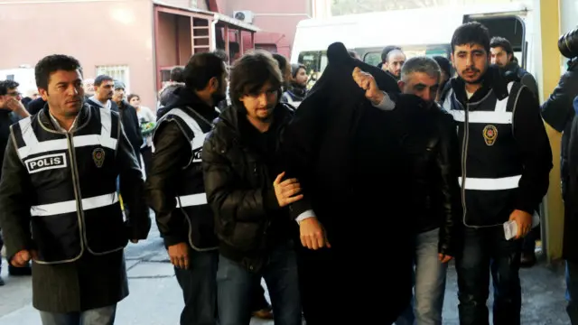 صدر اردگان نے چند دن پہلے ہی فتح اللہ گولن کے حامیوں کے خلاف مہم شروع کرنے کا اعلان کیا تھا