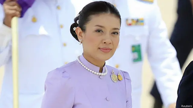 Sebelumnya Srirasmi amat mungkin menjadi permaisuri tatkala Pangeran Vajiralongkorn menjadi raja.