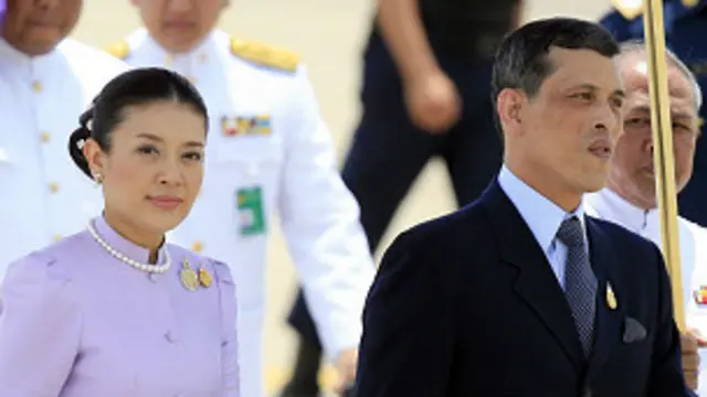 Srirasmi est la troisième femme du prince thaïlandais.