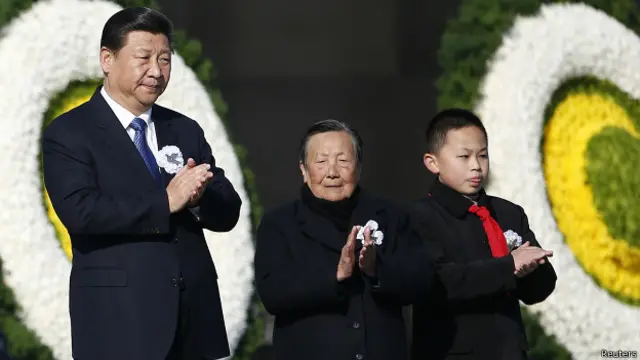 Сі Цзіньпін на церемонії, присвяченій бійні в Нанкіні