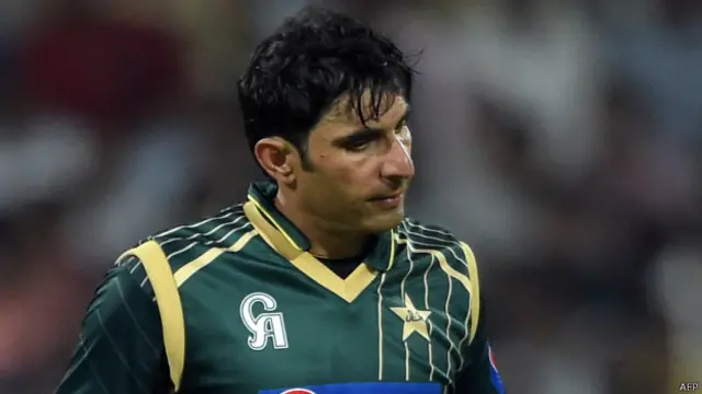 مصباح الحق کا خیال تھا کہ گیند ان کے دستانے کو نہیں کہنی کو چھو کر گئی ہے