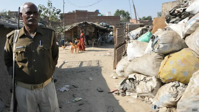 آگرہ کے کئی لوگوں کا بھی کہنا ہے کہ یہ سب صرف سیاست ہے