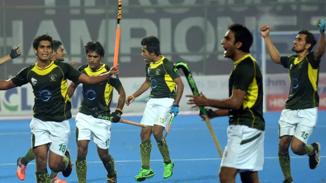 بھارت کے شہر بھونیشور میں کھیلے جانے والے چیمپیئنز ٹرافی ہاکی ٹورنامنٹ میں سیمی فائنل میں پاکستان روایتی حریف بھارت کو چار تین سے شکست دے کر فائنل میں پہنچ گیا ہے۔