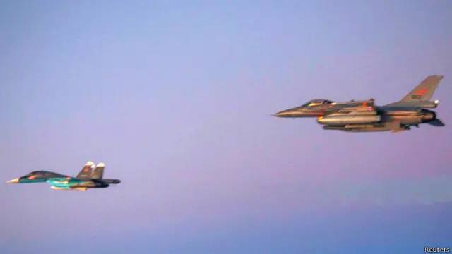 Норвежский самолет сопровождает российский Су-34 у берегов Норвегии 31 октября