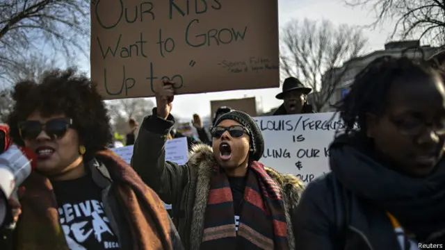 مظاہرین قوانین میں تبدیلی کا مطالبہ کر رہے ہیں