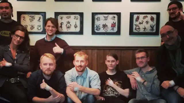 دستکم در این عکس که سایبورگها راضی بهنظر میرسند