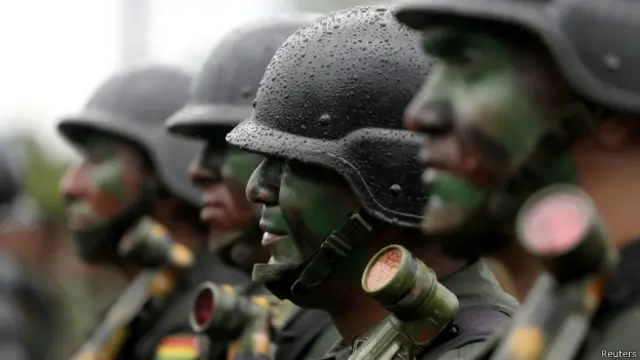 Pemerintah akan menjual roti buatan militer itu di toko-toko swasta seharga 40 sen boliviano atau Rp658.