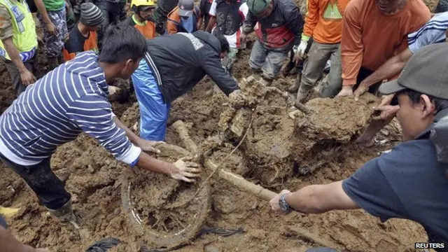 د سیمې د خلکو په ګډون ژغورونکي تمه لري، چې ژوندي کسان ومومي.