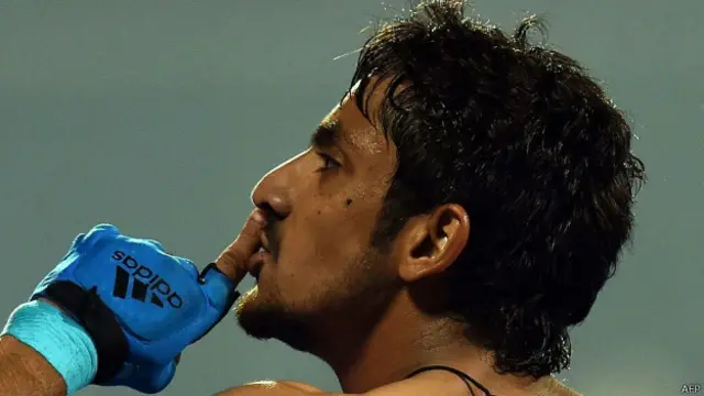 ایف آئی ایچ کے مطابق پاکستانی کھلاڑیوں کا رویہ تماشائیوں کے رویے کا ردعمل بھی ہو سکتا ہے