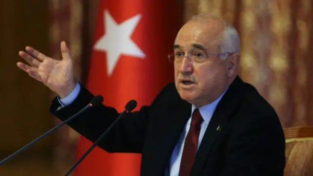 TBMM Başkanlığı da yapmış olan Cemil Çiçek, Anayasa Uzlaşma Komisyonu'nda yer alacak.