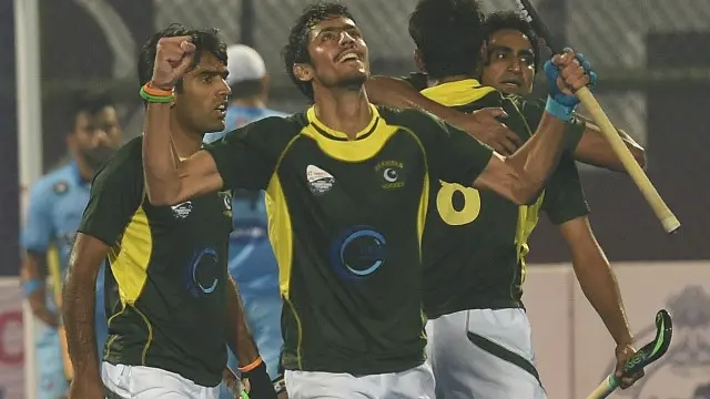 سابق کپتان حنیف خان نے بھی دو کھلاڑیوں پر ایک میچ کی پابندی کو ناانصافی پر مبنی قرار دیا 