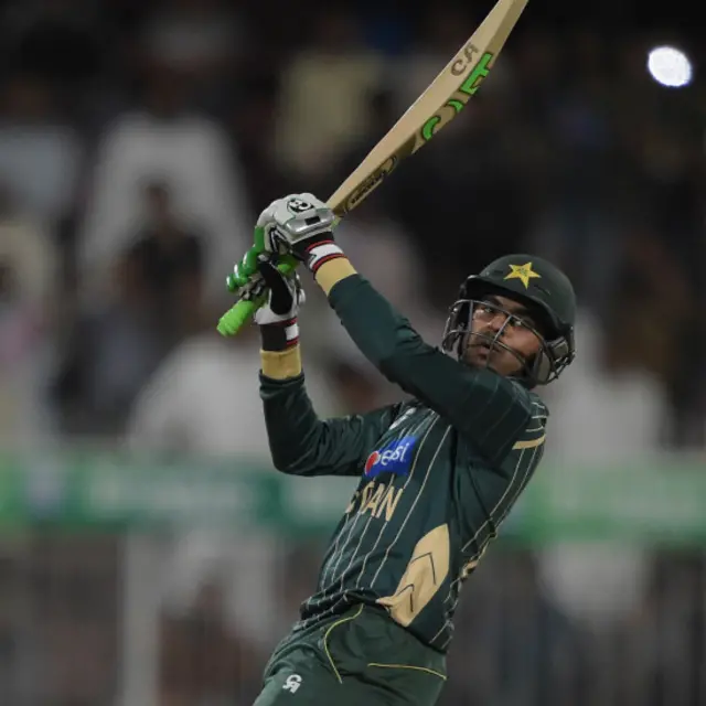 حارث سہیل نے پانچ چوکوں اور ایک چھکے کی مدد سے 39 رنز بنائے۔