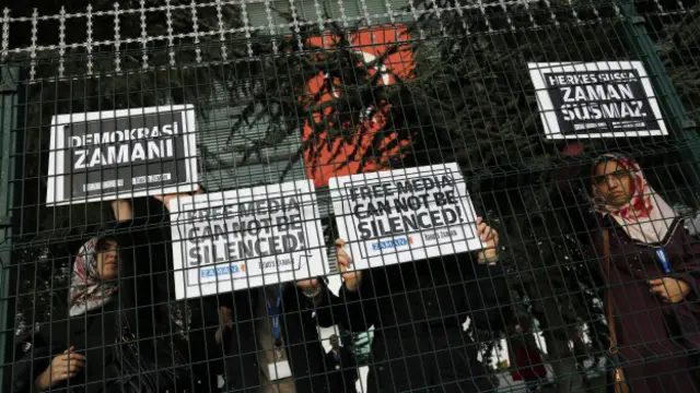 اردوگان نے اس بات سے انکار کیا ہے کہ صحافیوں کی گرفتاری کے لیے مارے جانے والے چھاپوں سے میڈیا کی آزادی پر کوئی حرف آیا ہے