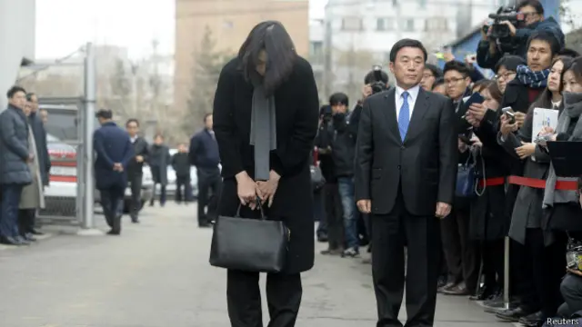Saat insiden terjadi, Heather Cho adalah wakil direktur maskapai Korea Air. 