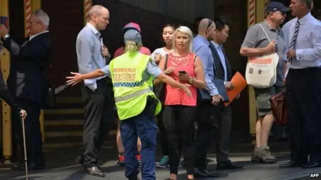 أخليت عدة مبان رئيسية محيطة بموقع الحادث 