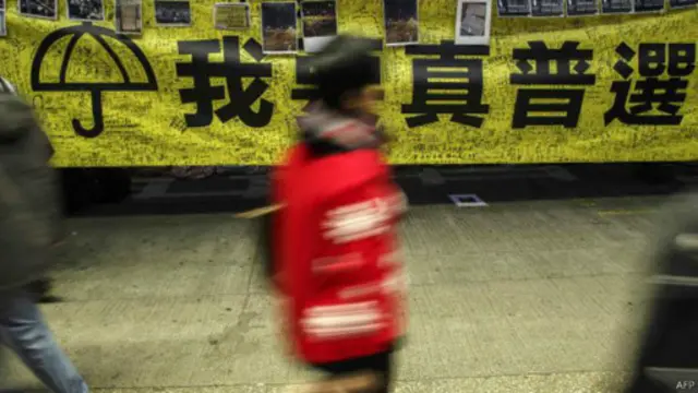 要求真普选标语