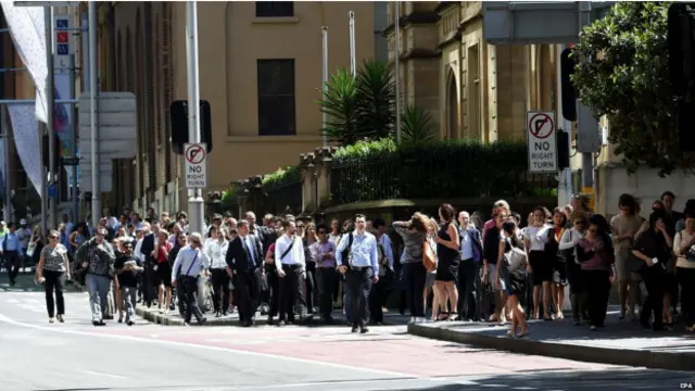 Khalayak umum tidak diperbolehkan masuk ke kawasan sekitar lokasi penyanderaan.