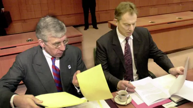 ينفي توني بلير أنه تسبب في تعطيل نشر تقرير لجنة التحقيق في حرب العراق. 