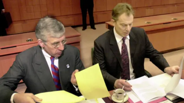 前首相布莱尔（右）和前外相斯特劳