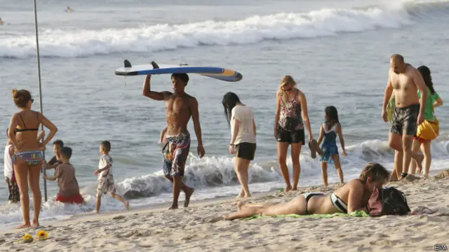 Туристы на пляже