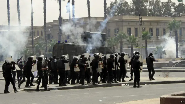 شهدت جامعات مصرية مظاهرات احتجاجا على الإجراءات الأمنية التي واكبت بدء العام الجامعي.