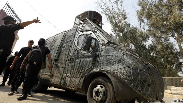 قوات الأمن اقتحمت جامعة الأزهر في أكتوبر عام 2013.