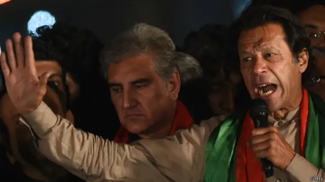 پاکستان تحریک انصاف کے چیئرمین عمران خان کمیشن کی کارروائی کے دوران کمرہ عدالت میں موجود تھے۔