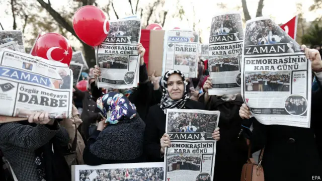 Митинг в поддержку газеты Zaman