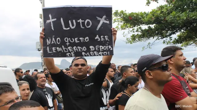 El policía brasileño Jairo Barbosa durante una manifestación contra la muerte de policías en Río de Janeiro.