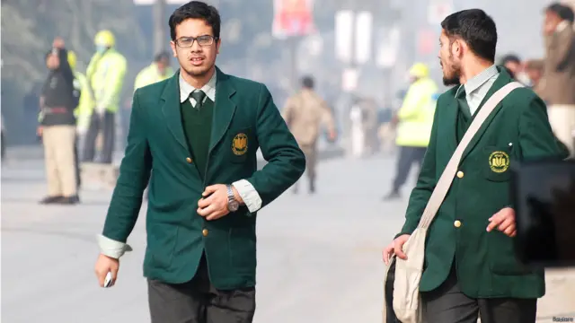 ख़ैबर पख्तूनख्वाह के मुख्यमंत्री परवेज़ खटक के अनुसार, हमले में कम से कम 126 लोग मारे गए हैं. इनमें ज़्यादातर स्कूली बच्चे हैं. 