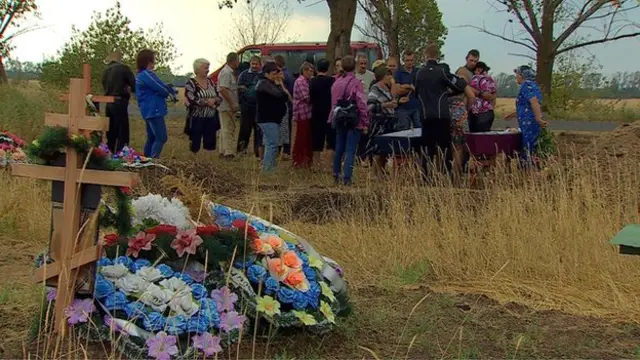 尼基塔和卡罗琳娜的葬礼