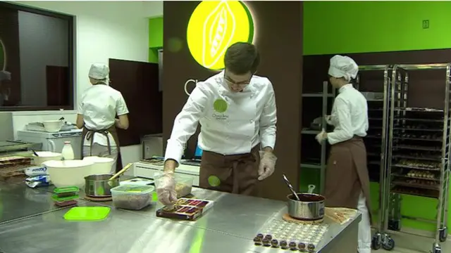 Maksim Rusiyada biznes açmaq üçün zamanın heç də şirin olmadığını yaxşı bilir. 