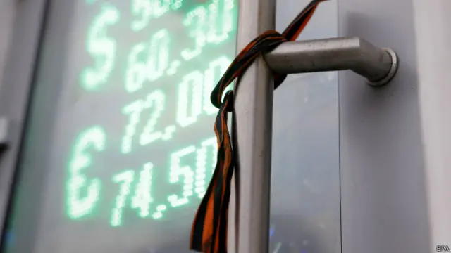 Рубль стремительно падает