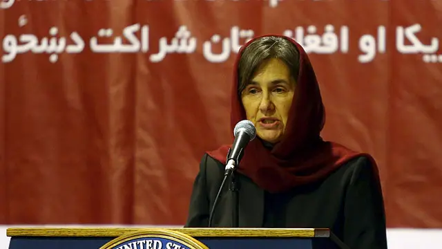 یوه مسله چې ښایي هغه ته ډېره پاملرنه نه ده شوې او یوغټ محدویت یې ګڼلی شو د لومړۍ مېرمنې رول او بیا په خاصه توګه له هغې څخه سیاسي حق اخیستل دي. 