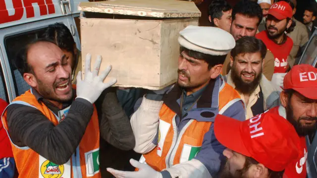 ہلاک شدگان کی لاشیں ان کے آبائی علاقوں کو منتقل کرنے کا عمل بھی جاری ہے۔