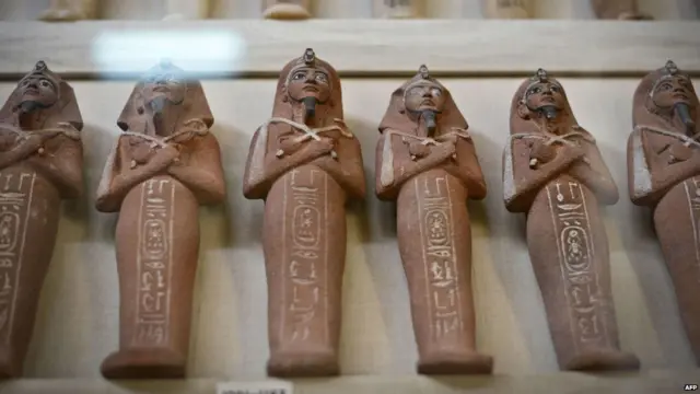 افتتح القاعات الجديدة رئيس الوزراء إبراهيم محلب، وهي تضم كنوز مقبرة الملك الشاب، التي كشف عنها في 1922.