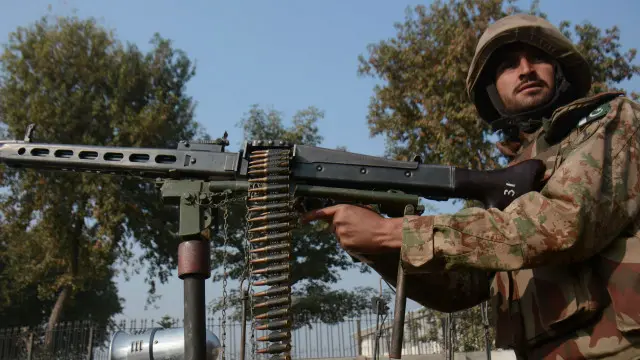 فوج کا دعویٰ ہے کہ ضربِ عضب کے نتیجے میں ایک ہزار سے زیادہ دہشتگرد ہلاک ہو چکے ہیں لیکن کسی بھی سطح پر ان کی شناخت کو عام نہیں کیا گیا