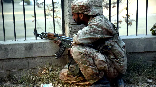 آپریشن کے دوران تین فوجی بھی زخمی ہوئے