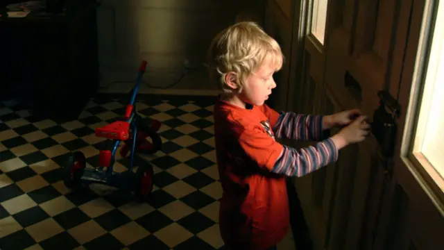 对一个法制的社会、对保护儿童安全的头等大事，相关法律如此模糊，是可忍孰不可忍。